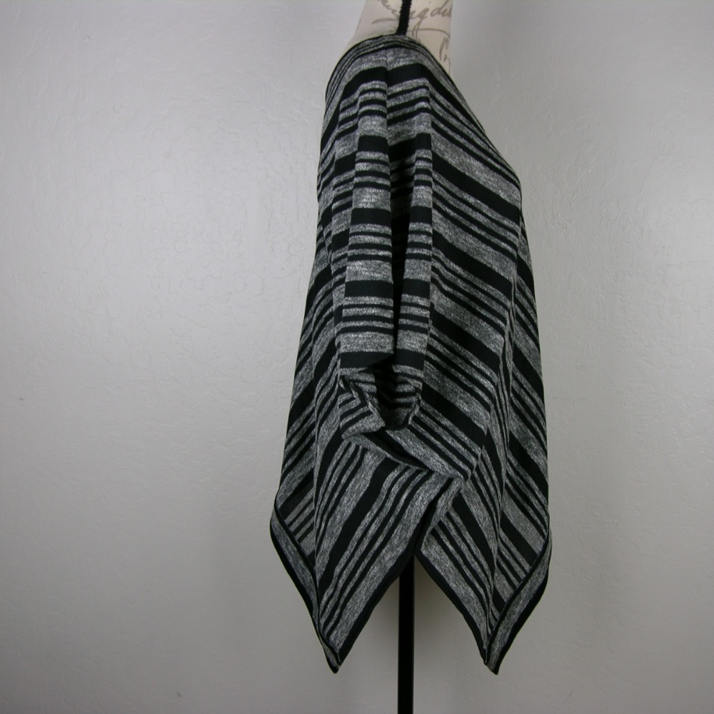 Vince Camuto Stripes Poncho - Picture 4 of 4